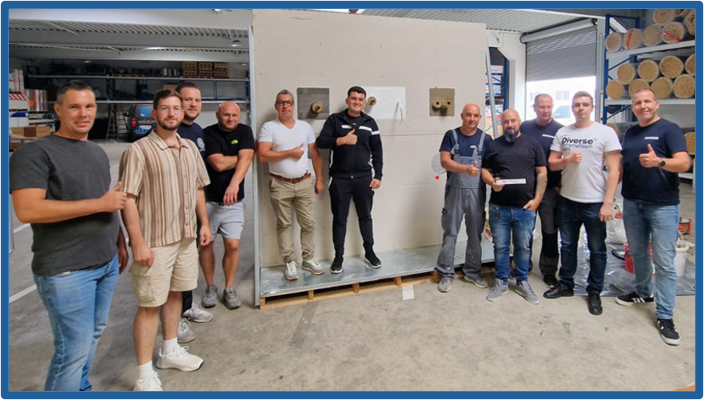 Gruppenfoto der Mitarbeiter bei einer Brandschutzschulung